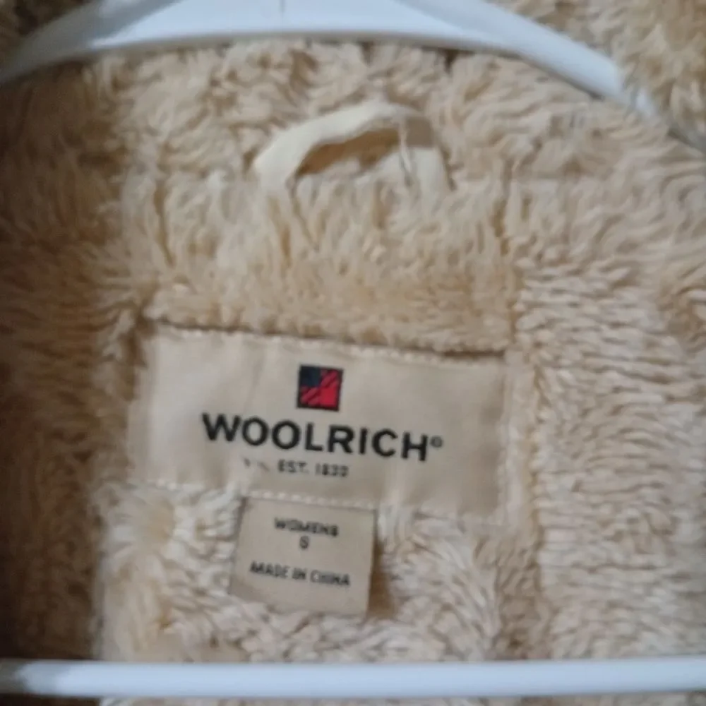 Woolrich ladies jacket size small, beige, vintage and super comfy